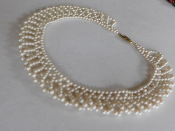 White Loop Faux Pearl Beaded Choker Necklace - image 3