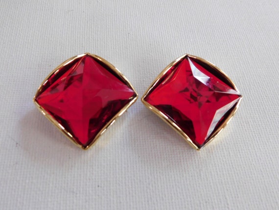 Large Gold Diamond Shape Red Rhinestone Shoe Clips - image 1