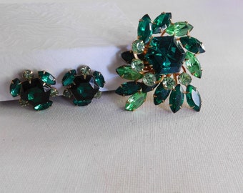 Gold Dark Light Green Rhinestone Spiral Layered Brooch Clip On Earrings Jewelry Set Signed Beau Jewels