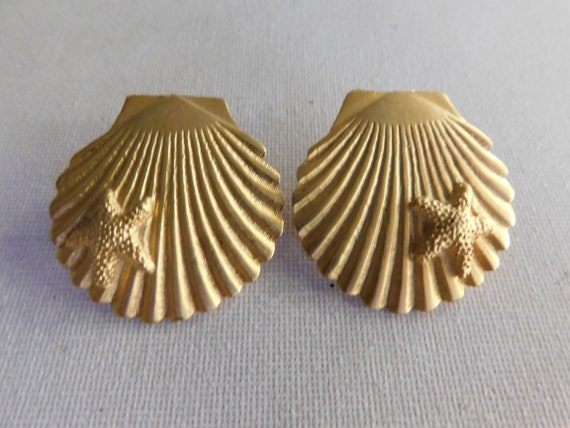 Extra Large Matte Gold Seashell Sandollar Stud Ea… - image 1