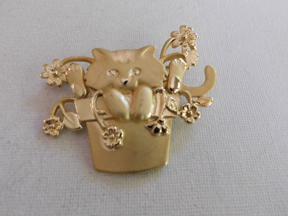 Shiny Gold Matte Cat In Basket AJC Brooch Signed - image 1