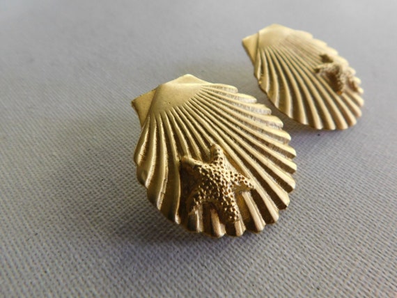 Extra Large Matte Gold Seashell Sandollar Stud Ea… - image 2