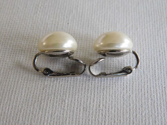 Round White Faux Pearl Sarah Coventry Clip On Ear… - image 7