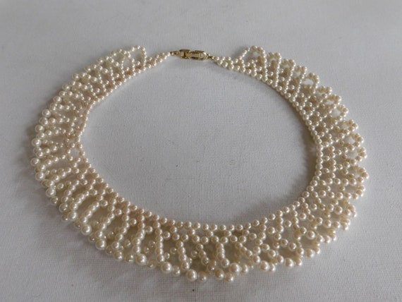 White Loop Faux Pearl Beaded Choker Necklace - image 4