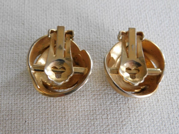 Gold Texture Round Double Loop Grosse Clip On Ear… - image 4