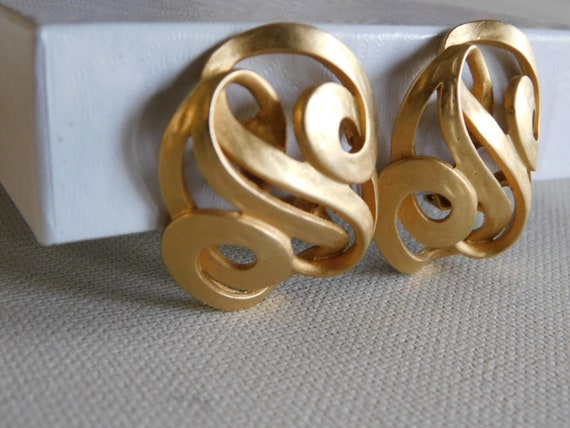 Extra Large Matte Gold Open Work Swirl Ribbon Tal… - image 2