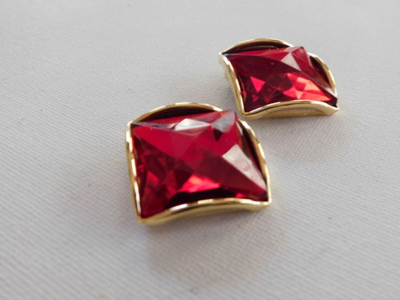 Large Gold Diamond Shape Red Rhinestone Shoe Clips - image 2