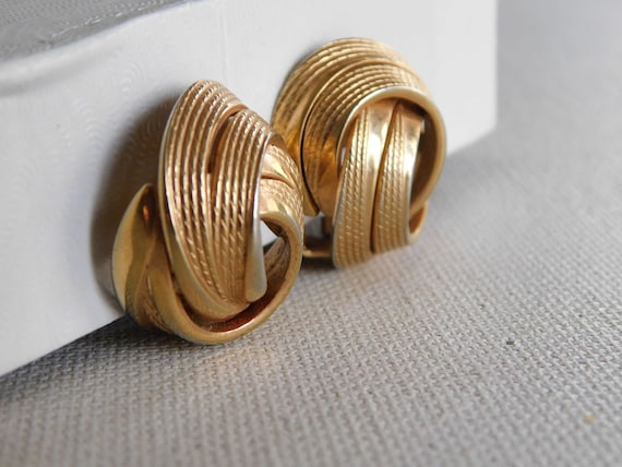 Gold Texture Round Double Loop Grosse Clip On Ear… - image 2