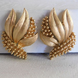 Gold  Brushed Leaves  Leaf Crown Trifari Clip On Earrings Signed