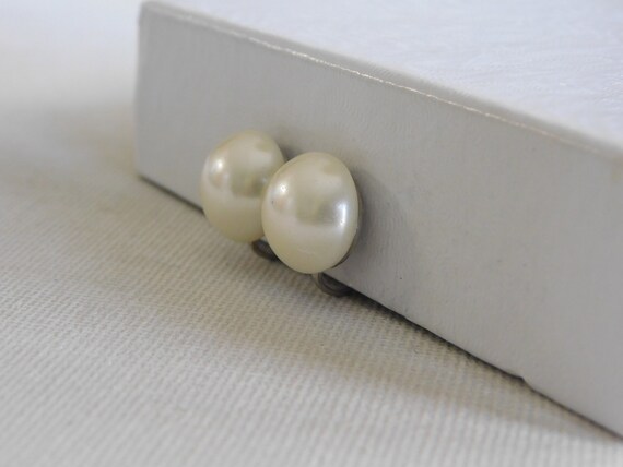 Round White Faux Pearl Sarah Coventry Clip On Ear… - image 5