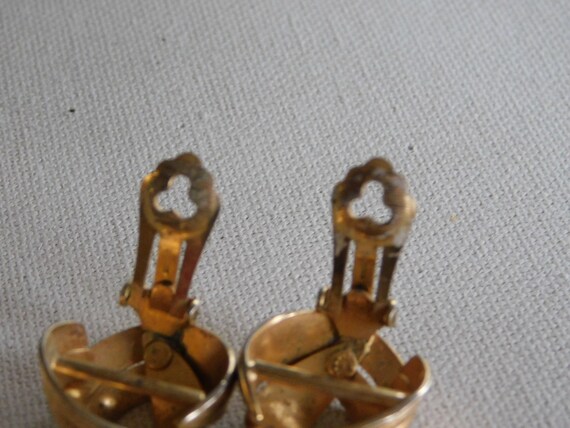 Gold Texture Round Double Loop Grosse Clip On Ear… - image 9