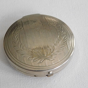 Silver Tone Laurel Leaf Silver Vintage Mirror Compact