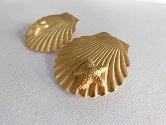 Extra Large Matte Gold Seashell Sandollar Stud Ea… - image 3