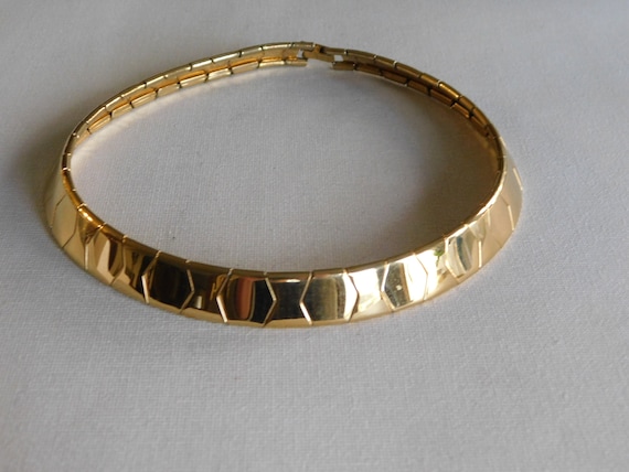 Flat Shiny Gold Choker Necklace - image 2