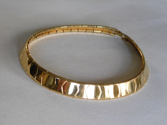 Flat Shiny Gold Choker Necklace - image 8