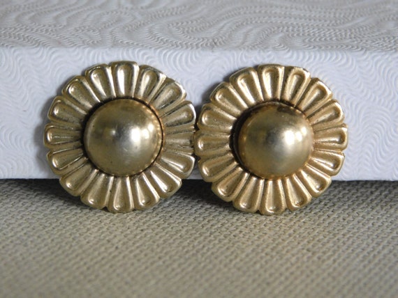 Small Gold Round Flower Earrings Clip On - image 1