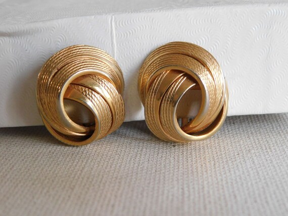 Gold Texture Round Double Loop Grosse Clip On Ear… - image 1
