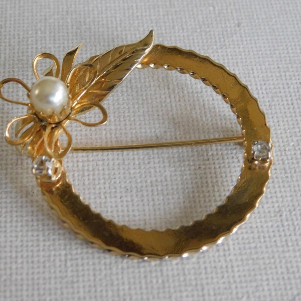 Gold Faux White Pearl Clear Rhinestone Flower Circle Brooch Pin