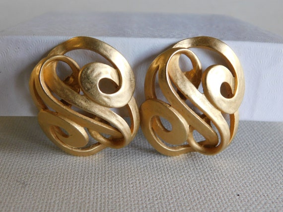 Extra Large Matte Gold Open Work Swirl Ribbon Tal… - image 1