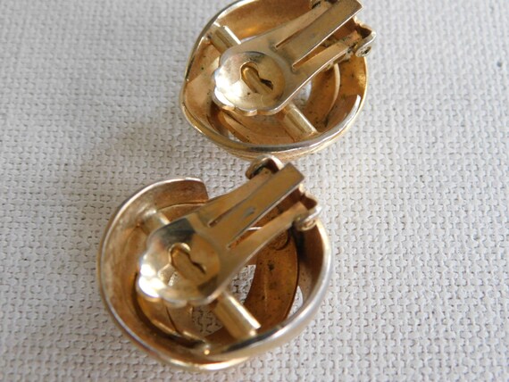 Gold Texture Round Double Loop Grosse Clip On Ear… - image 5