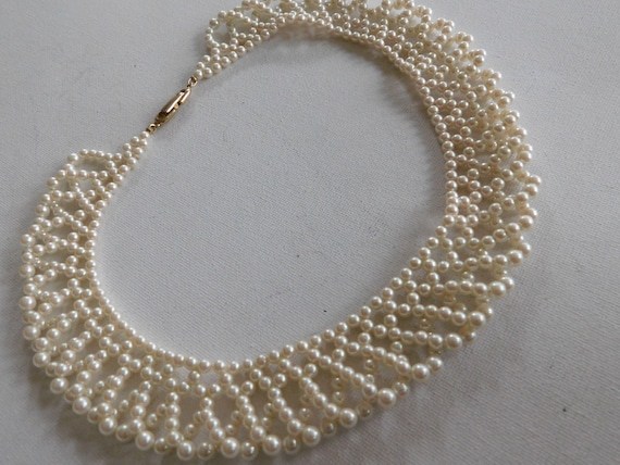 White Loop Faux Pearl Beaded Choker Necklace - image 2