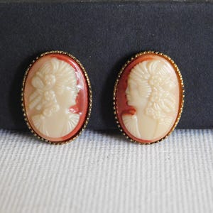Vintage Gold Tone Cameo Clip On Earrings