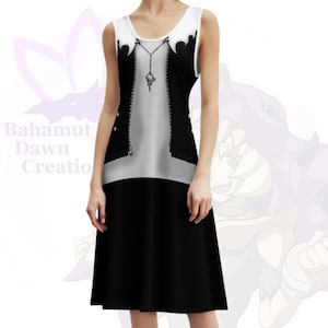 Könnte beinhalten: Ein ärmelloses Kleid in Schwarz und Weiß. Das Oberteil hat ein weißes Feld mit einem schwarzen Westendesign und einer Anhängerkette. Der Rock ist einfarbig schwarz. Das Kleid ist mittellang.
