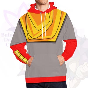 Puede incluir: Una sudadera con capucha gris con capucha y mangas rojas. La parte delantera presenta un diseño amarillo y naranja. Las mangas tienen un patrón rectangular dorado. La sudadera con capucha tiene un bolsillo delantero y cordones blancos.