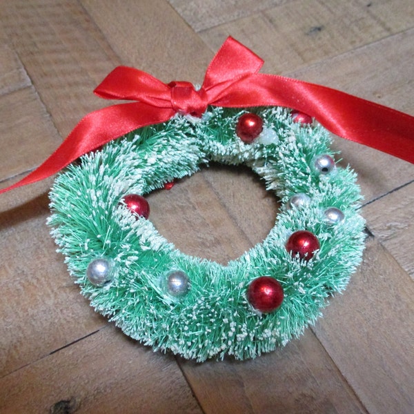 Christmas Green Bottle Brush Wreath, Vintage Small Christmas Wreath, Green Ribbon Silver Red Balls, Mica End, Winter Decoration