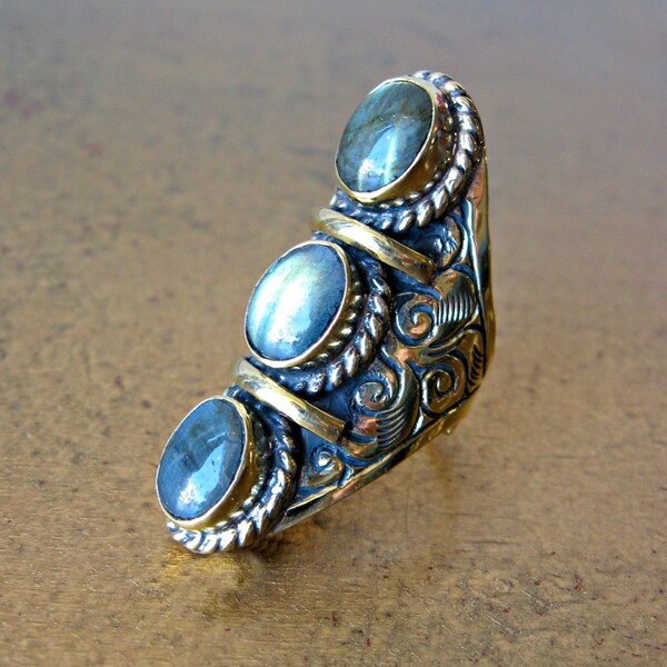 Shimmering Trinity Labradorite Ring ~ Bohemian Jewelry ~ Labradorite Saddle Ring ~ Vintage Gypsy Jewelry