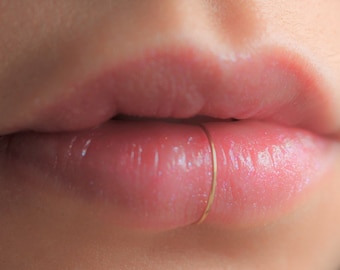 Fake labret piercing, delicate gold/silver lip cuff, very thin lip cuff, simple hoop lip ring, no piercing gold lip ring, faux lip piercing