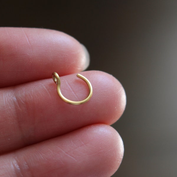 Minimalist nose ring, dainty golden nose hoop, fake nose piercing, no piercing nose hoop, unisex body jewelry, faux body piercing, septum