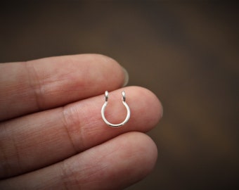 Minimalistische septum ring, nep septum, zilveren neusring, geen piercing septum, nep neusring, faux neus piercing, septum hoefijzer, eenvoudige hoepel