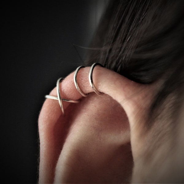 Criss cross ear cuff, silver ear cuff, minimalist ear cuff, no piercing, fake helix piercing, fake cartilage earring, simple and dainty