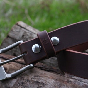 Mens Leather Belt For Rugged Use.