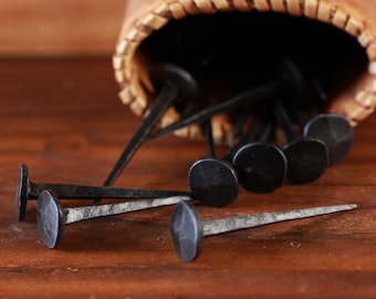 Clavo de hierro forjado a mano mediano