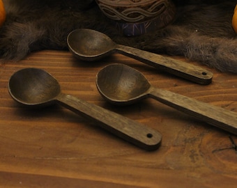 Handgeschnitzter Holzlöffel