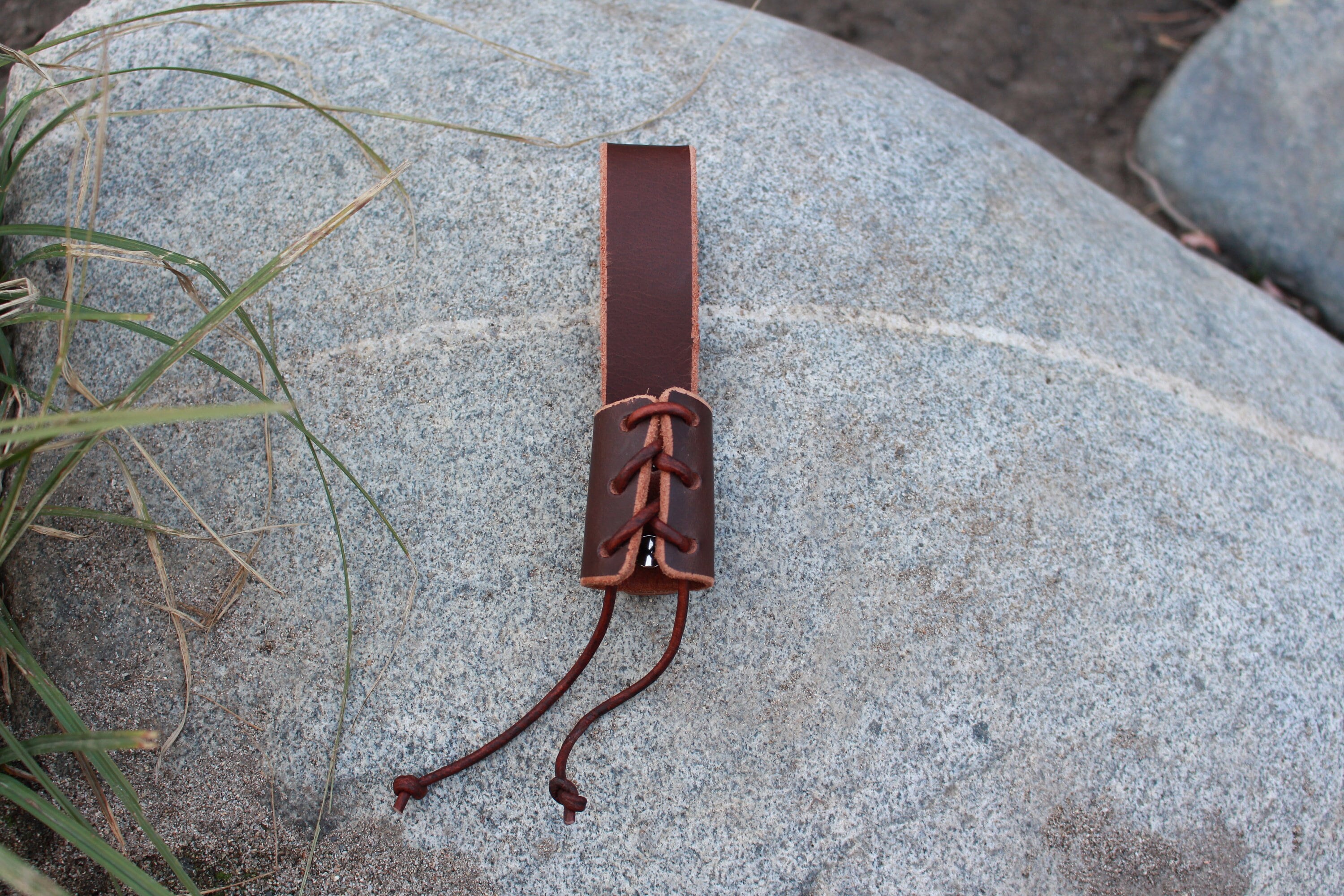 黒革・茶革製短剣吊り①(ハンドメイド) Stiletto dagger - Etsy 日本