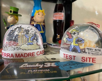 フォールアウト スノードーム　3個セット　ニューベガス　グッズ レア Amazon.co.jp: フォールアウト スノードーム 3個セット ニューベガス