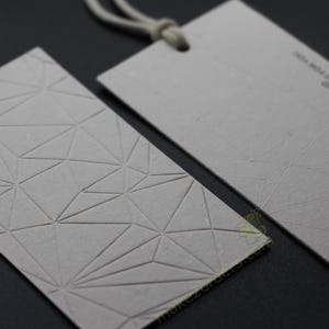 Geprägtes Swing-Tags, geprägtes Hang-Tag, unbeschichtetes Hang-Tag, geprägtes Swing-Etikett, geprägtes Recycling-Tag, umweltfreundliches Hang-Tag, natürliches Tag