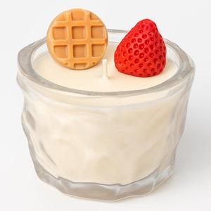 Strawberry Shortcake Candle – 7oz Soy Wax in Handmade Resin Jar – Dessert Candle with Waffle & Strawberry Topping – Limited Edition Gift
