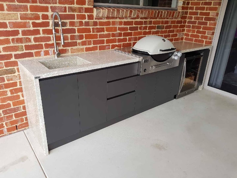 outdoor tiled benchtop