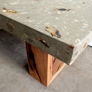 Polished concrete grey coffee table 1.2 x 600mm, Vic Ash hardwood loop end base. afbeelding 5