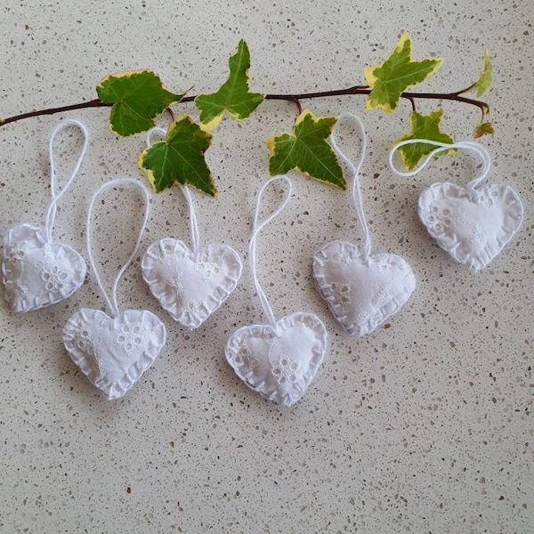 5 coeurs en dentelle blanche, mini coeurs, coeurs en peluche, cadeau coeur blanc, coeur d'amour blanc, ornement coeur, coeur de Noël blanc, coeur gonflé.