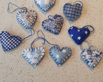Blauw-witte stoffen hartornament, handgemaakte katoenen bedels