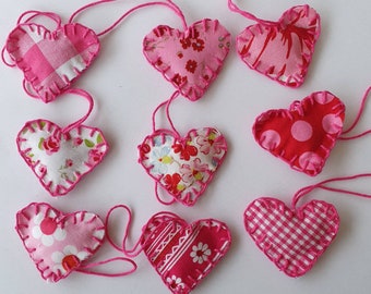 Set van 5 handgemaakte mini-roze stoffen harten, hangend ornament