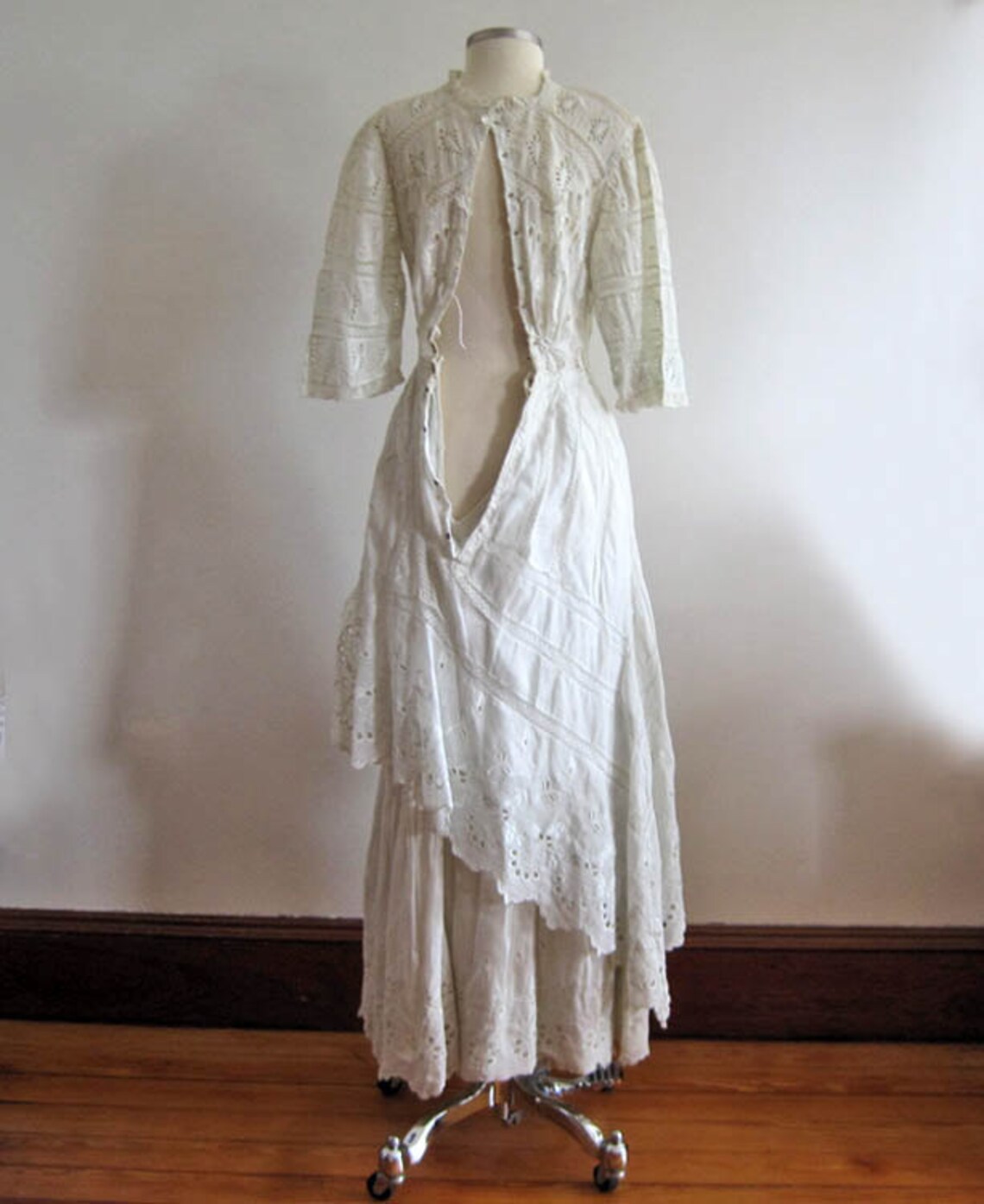 Edwardian Wedding Dress / 1900s Tea Gown / Broderie
