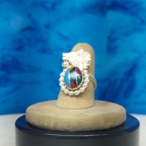 WOLF sterling silver ring size 7 with 10 x 14 mm multi-stone cab, blossoms, and wolf head with a detailed band.