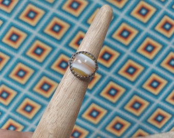 16 mm banded agate ring. It is made of sterling silver size 7 1/4. The band is a new style double split band