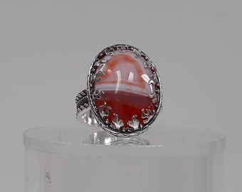 This Ladies ring is a Dragon Vein Agate 15 x 20mm size 9 1/4. It set in a NEW flame bezel and has been oxidized. Very Nice stone